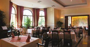 Atrium Hotel 4*